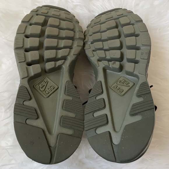 NWOB Nike Air Huarache Run Ultra Triple Olive - Picture 5 of 9